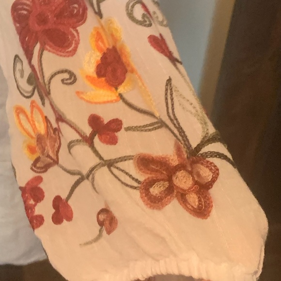 Pretty floral top-new with tag! - Picture 3 of 5